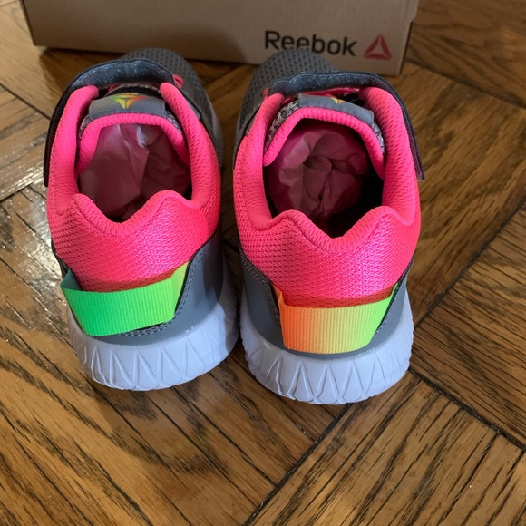 Reebok Girls shoes - Picture 3 of 8